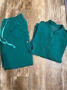 Figs Women's Teal Green Scrub Set